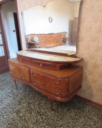 Cassettiera vintage con specchio