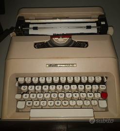 Macchina da scrivere Olivetti 