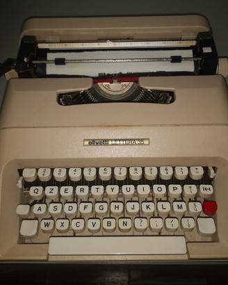Macchina da scrivere Olivetti 