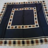 Foulard Aquascutum, 100% seta, colore fantasia.