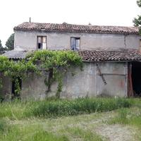 Rustico di ampia metratura con terreno