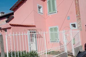 Casa su 2 piani di 70 mq più spazio esterno