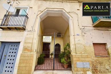 Palazzo / Stabile di 375 m² con più di 5 locali a 