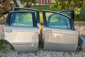 Sportelli lancia musa