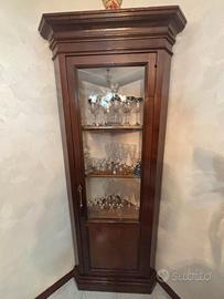 Vetrina Angoliera in Pregiato Legno di Noce