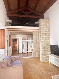 Cagliari, zona Marina, bivano ultimo piano