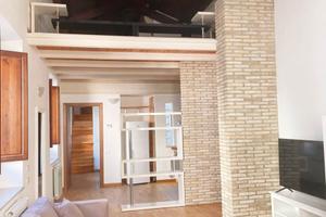 Cagliari, zona Marina, bivano ultimo piano