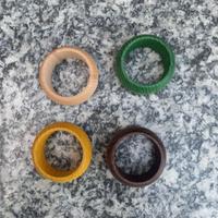 Portatovaglioli in legno colorato