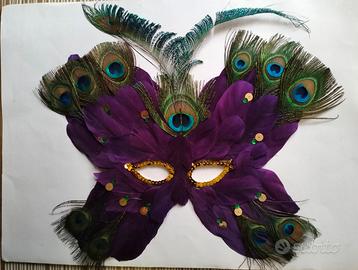 Maschera di carnevale in piume