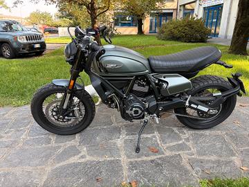 Ducati Scrambler 800 NIGHT SHIFT