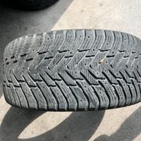 Treno di gomme Nokian 275/40R20