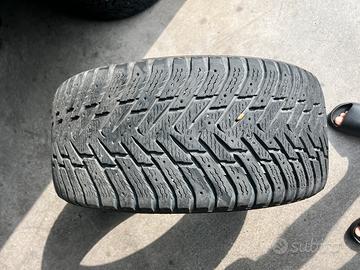 Treno di gomme Nokian 275/40R20