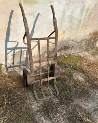 Antico carrello portapacchi