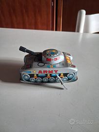 Carroarmato in latta  a corda