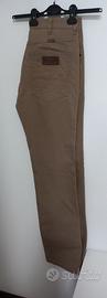 Pantalone Wrangler Arizona Stretch TG W33 Marrone