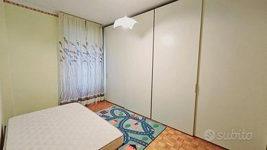 Stanza in appartamento di 87 m² a Milano