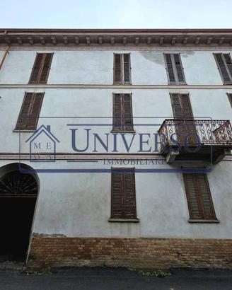 Palazzo / Stabile di 500 m² con più di 5 locali a 