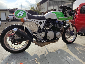 Kawasaki zr7 Caffe racer DMC toys 4 men modificato