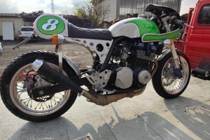 Kawasaki zr7 Caffe racer DMC toys 4 men modificato