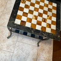 Tavolino con scacchiera
