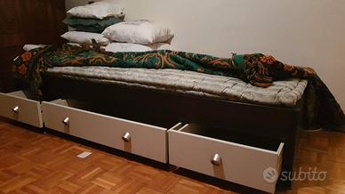 letto singolo in legno