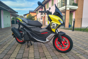 Aprilia SR gt 200 sport