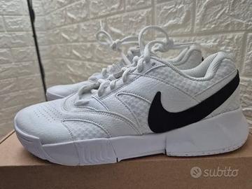 Scarpe sportive Nike bianche e nere