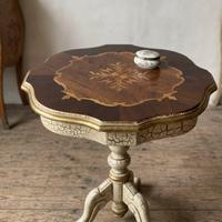 Tavolino Intarsiato a Stella e Finitura Cracklé