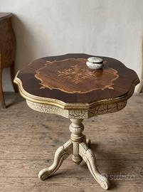 Tavolino Intarsiato a Stella e Finitura Cracklé