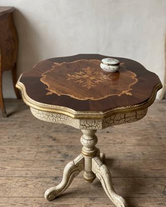 Tavolino Intarsiato a Stella e Finitura Cracklé