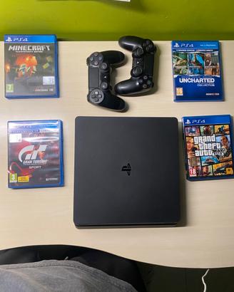 PlayStation 4 Slim 500GB + 2 Controller + 4 Giochi
