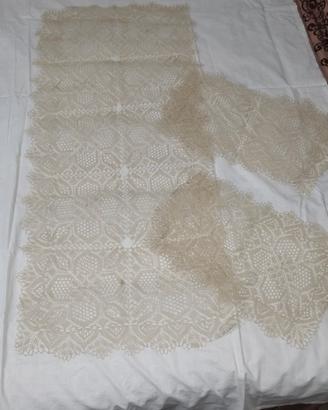 runner e centrini realizzati a mano