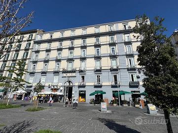 4 LOCALI A NAPOLI