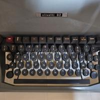 Macchina da scrivere meccanica Olivetti 82 Diaspro