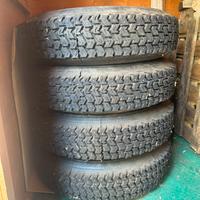 Gomme chiodate+cerchi per defender