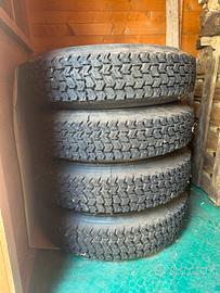 Gomme chiodate+cerchi per defender
