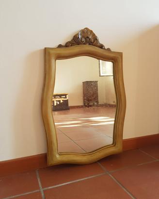 Specchio antico con cornice in legno