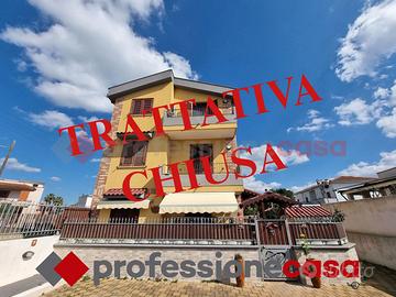 Rifinito appartamento con due posti auto recintati