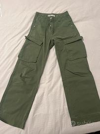 Jeans cargo verde oliva di Bershka