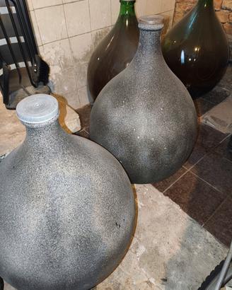 4 damigiane verdi in vetro, altezza circa 50 cm