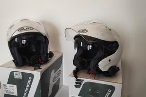 coppia caschi jet moto HJC con interfono.
