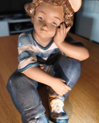 Statuina Lladró 2209 "Long Day" (Niño Pensativo)