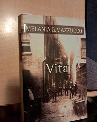 Melania Mazzucco - Vita 