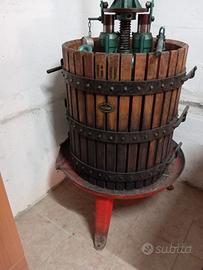Torchio idraulico per uva