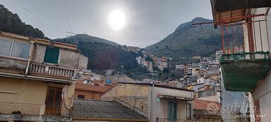 Altofonte piazza intera palazzina divisibile