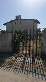 Villetta più terreno agricolo