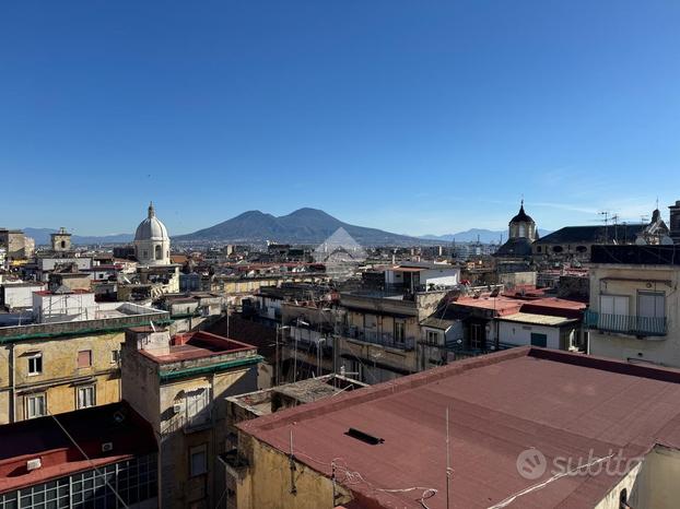 4 LOCALI A NAPOLI