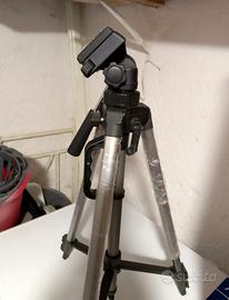 Cavalletto treppiedi regolabile