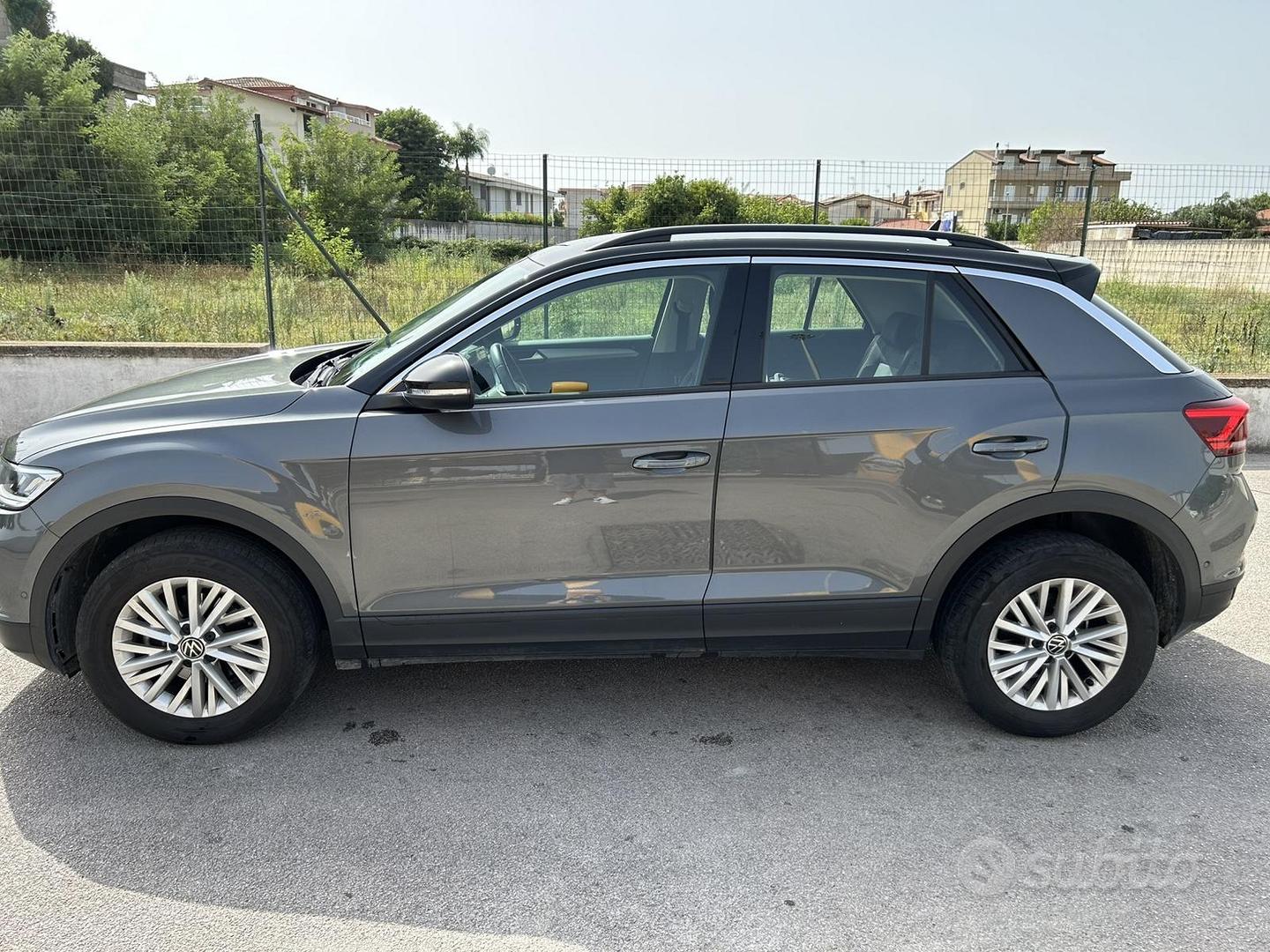 Volkswagen T-Roc 2023 photo 2
