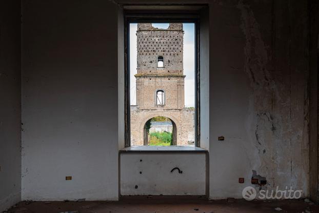 Villa Storica da Ristrutturare con Giardino